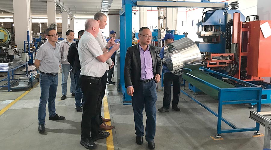 三年疫情后首訪！英國客戶Buyitdirec蒞臨金環(huán)電器視察