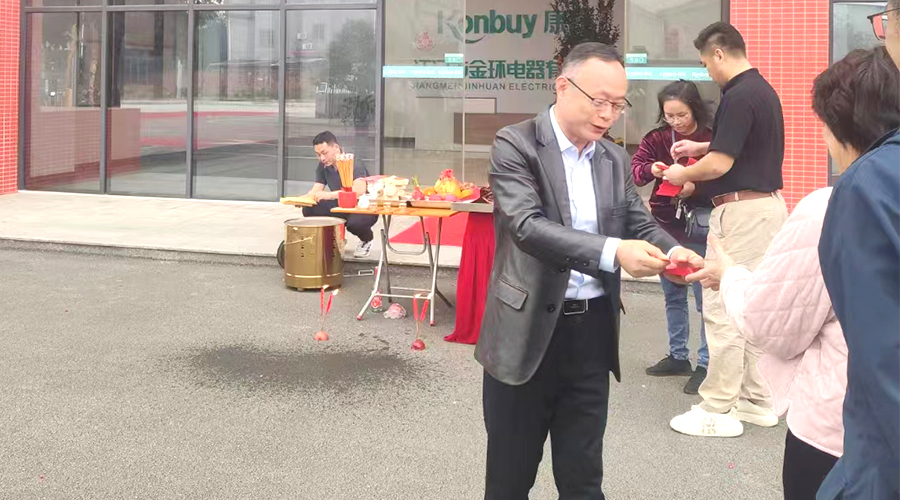 開工好兆頭！金環(huán)電器為全體員工發(fā)放紅包福利！
