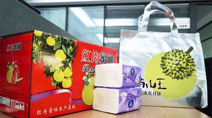 迎中秋 送關(guān)懷！金環(huán)電器給員工們派發(fā)中秋禮包