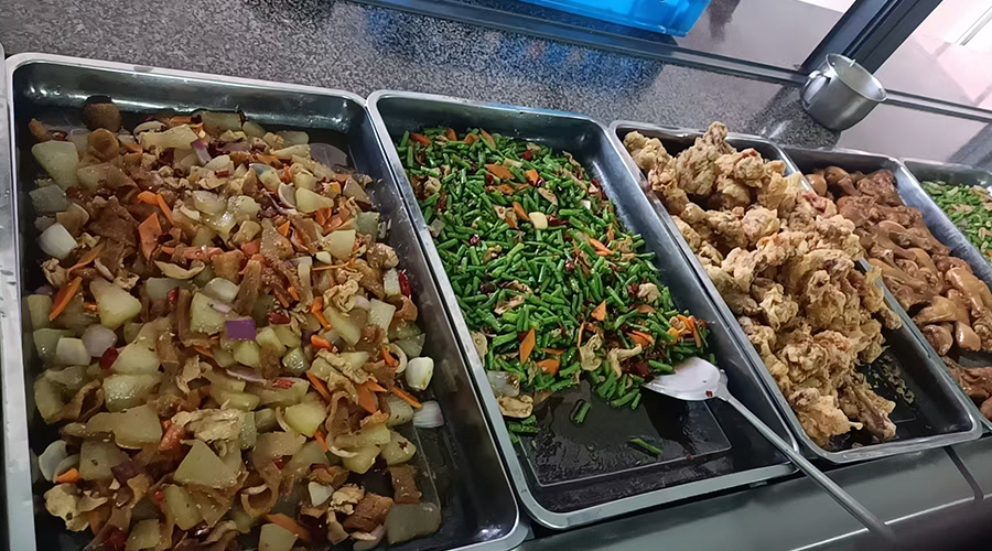 盛夏的來臨，金環(huán)電器關(guān)懷工人飲食