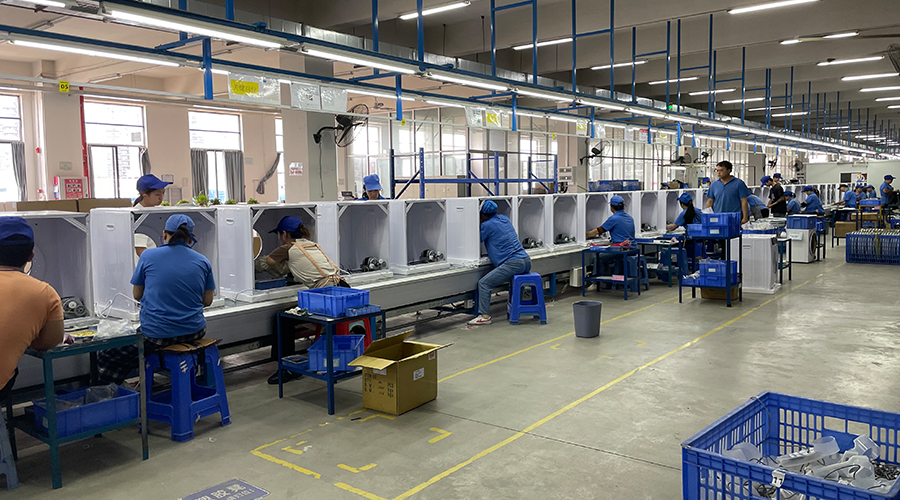 四月訂單高峰，車間繁忙景象