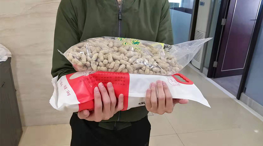 新春關懷 禮滿情暖！金環(huán)電器給員工發(fā)年貨