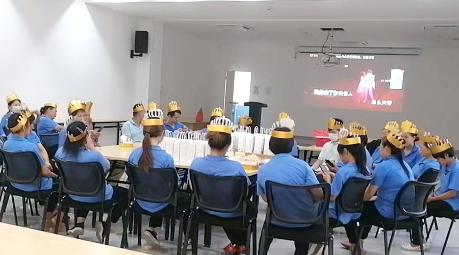 歡聚一堂 溫暖相伴！金環(huán)電器舉辦9月員工生日會